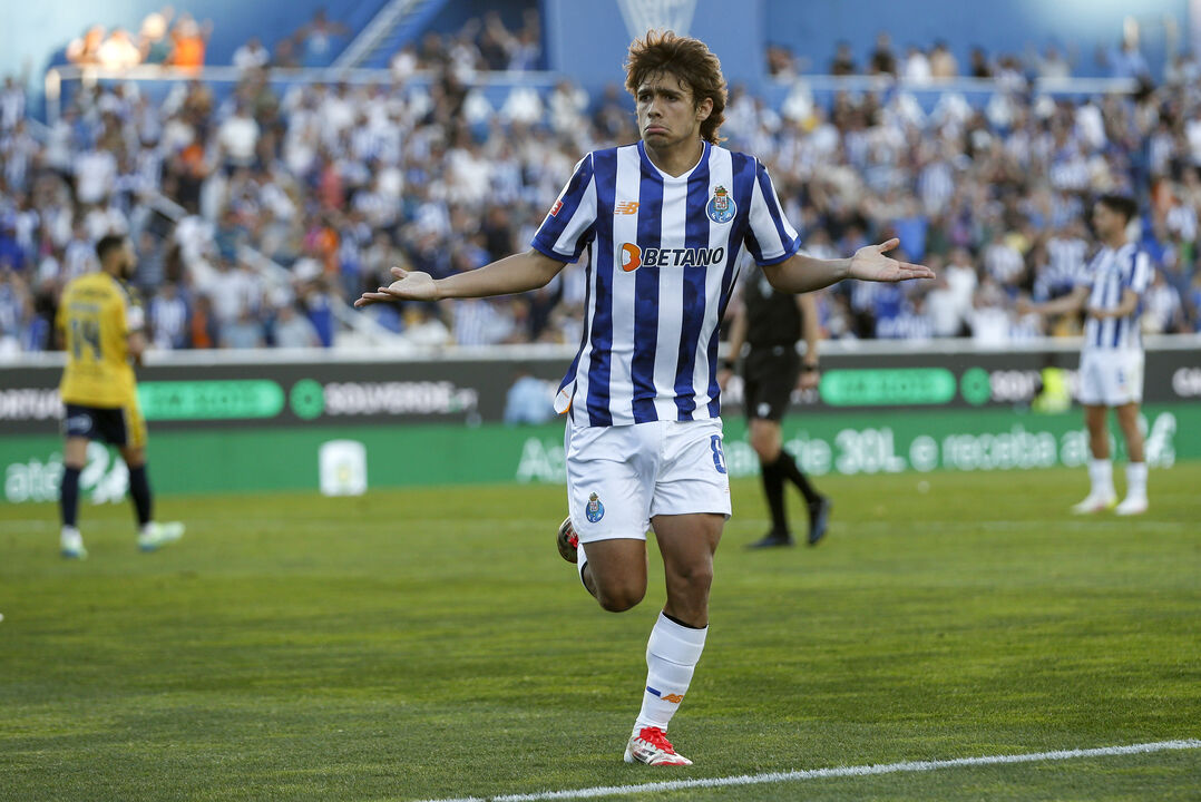 Rodrigo Mora a festejar título frente ao Estoril