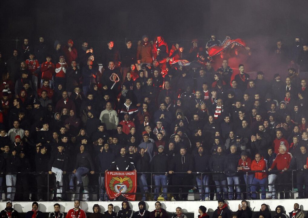Adeptos do Benfica no Estádio José Gomes