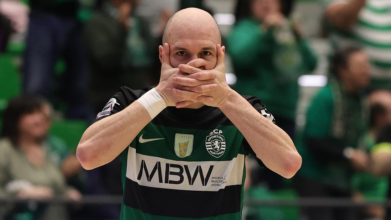 Taynan comemora golo frente ao Torreense