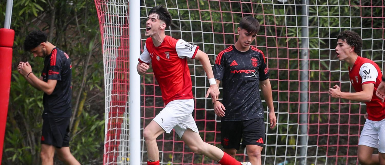 Jogadores do Sp. Braga festejam vitória sobre o Benfica, em Juniores