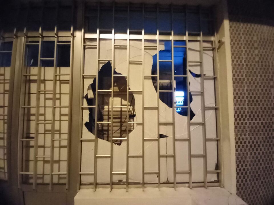 Vidros partidos na casa do Benfica