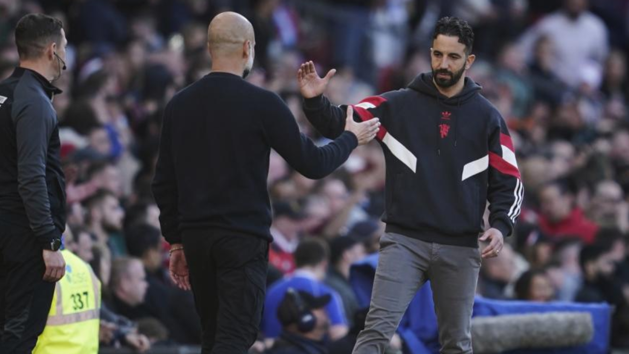 Guardiola e Ruben Amorim cumprimentam-se antes do início do Man. United-Man. City