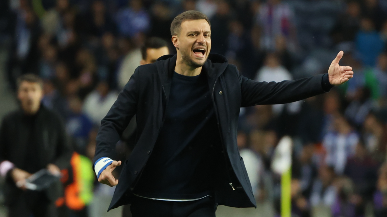 Martín Anselmi durante o clássico com o Benfica no Estádio do Dragão