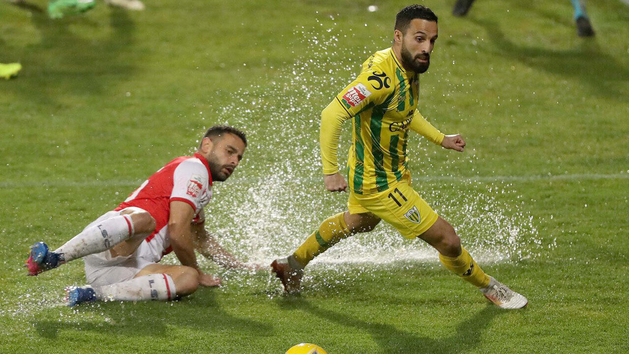 Costinha durante o Leixões-Tondela