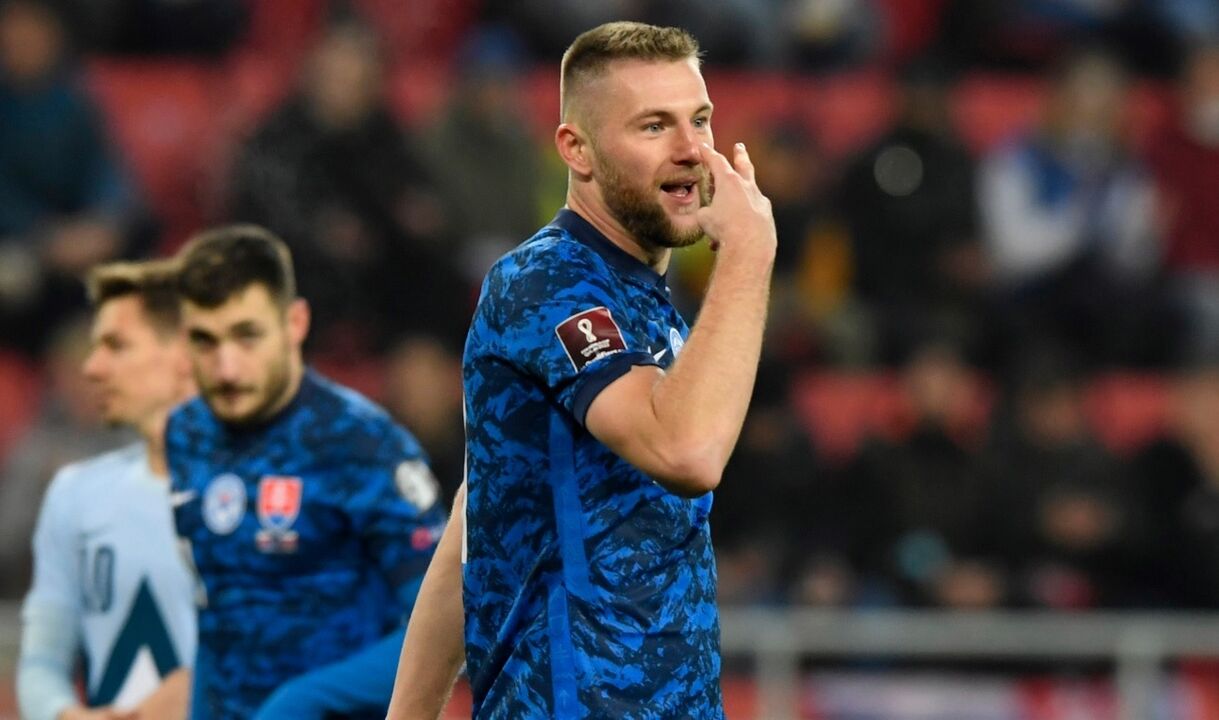 Defesa do emblema turco em destaque