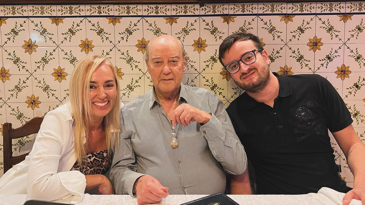 Pinto da Costa com a mullher e o neto