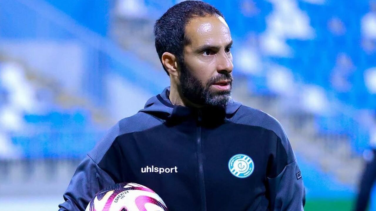 Bruno Pereira orienta o Dubba Al Fujairah