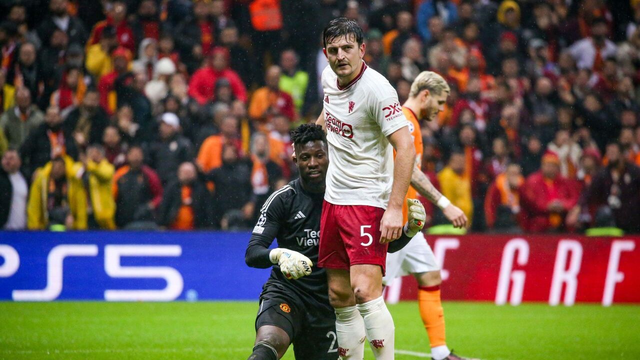 Onana e Maguire numa imagem icónica