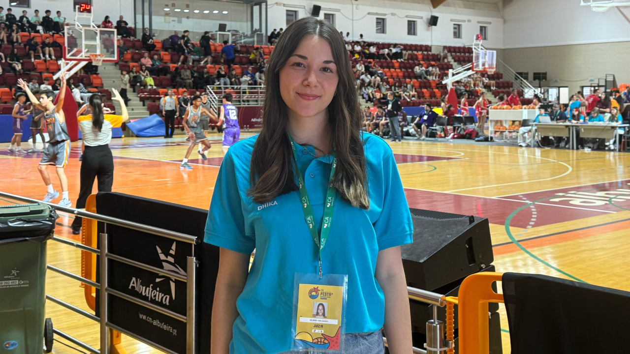 Inês Cordeiro, ex-atleta na Festa do Basquetebol, marca presença na edição de 2025 como Oficial de Mesa