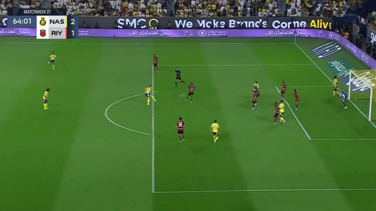 O momento em que Cristiano Ronaldo remata para o 2-1 no Al Nassr-Al Riyadh