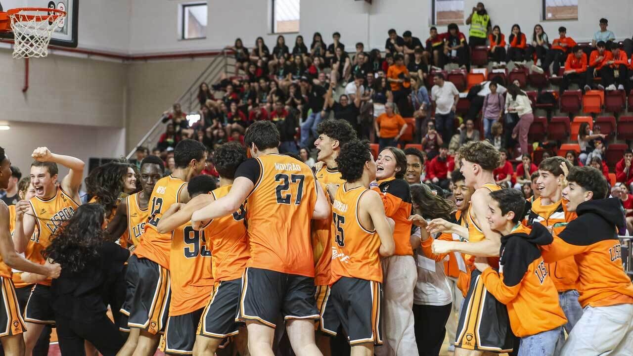 Sub-16 masculinos de Lisboa celebram o título