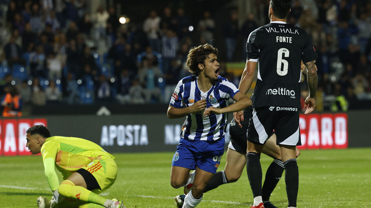 Rodrigo Mora a festejar golo marcado ao Casa Pia