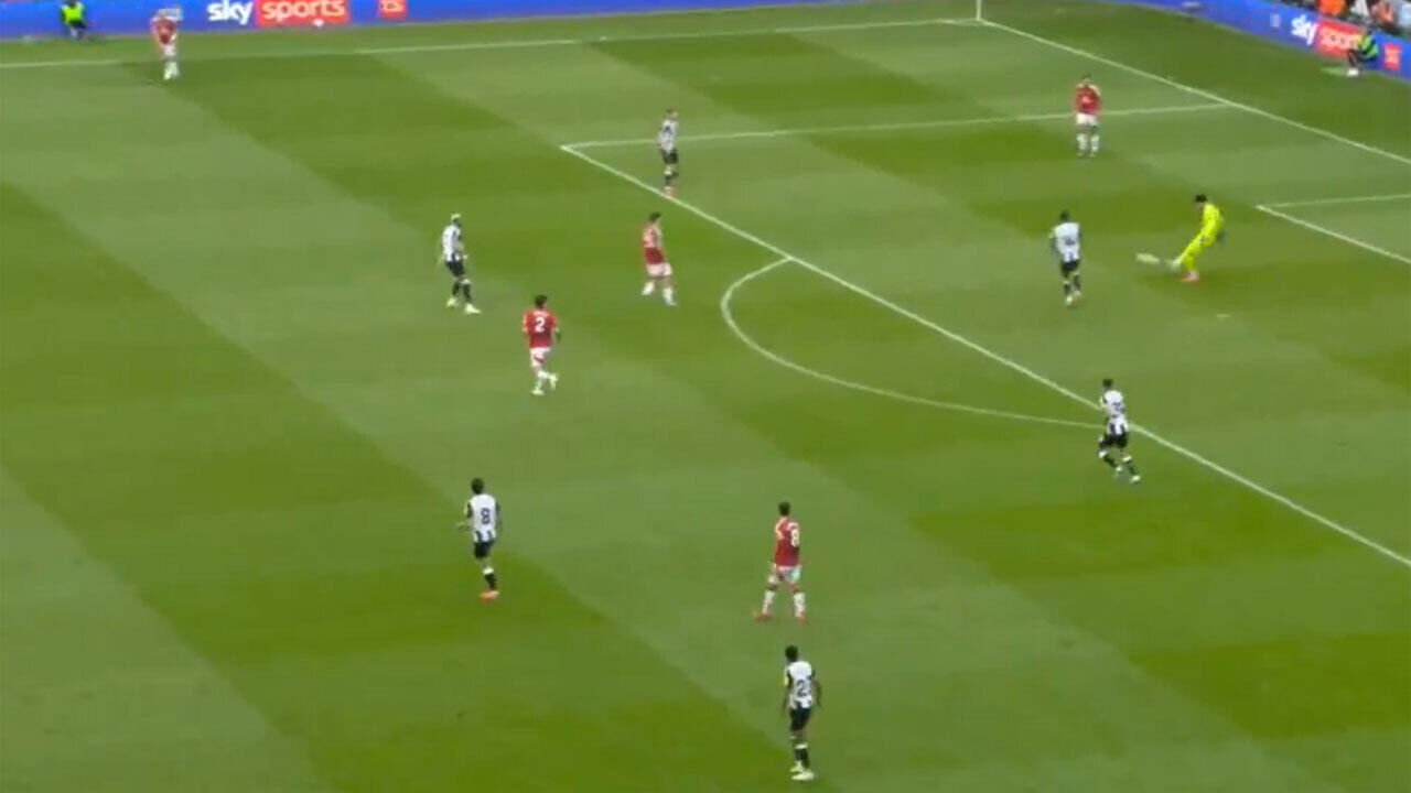 O erro do habitual suplente de Onana que resultou no quarto golo do Newcastle 