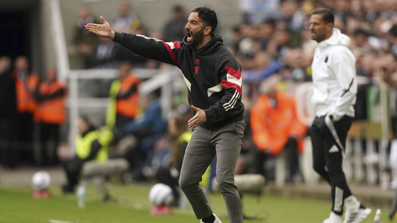 Ruben Amorim reage durante o Newcastle-Manchester United