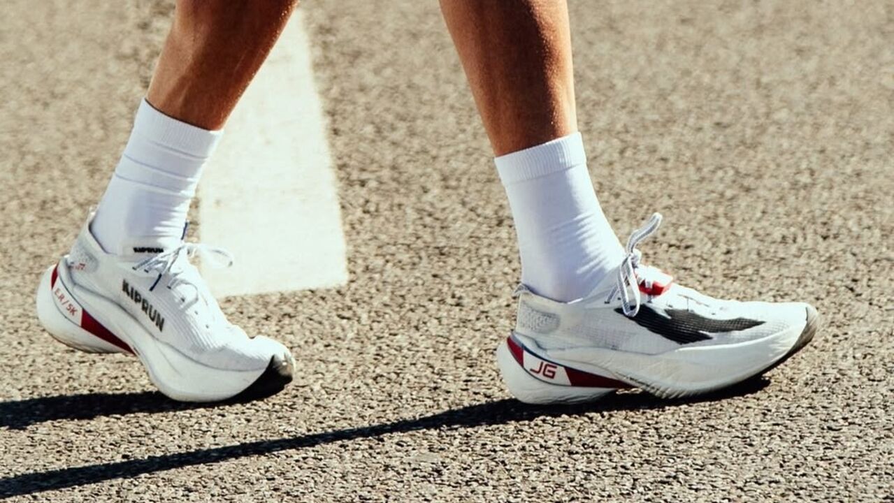 O modelo usado por Jimmy Gressier tinha um design diferente... mas era o mesmo