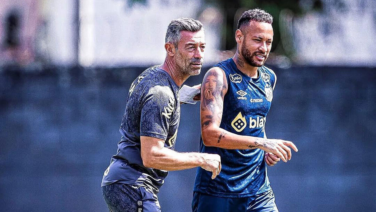 Caixinha e Neymar num treino do Santos