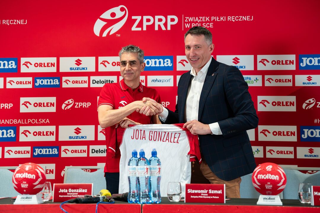 Jota González apresentado na Polónia