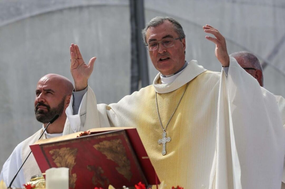 Bispo do Porto preside a missa da benção das pastas durante a semana académica do Porto