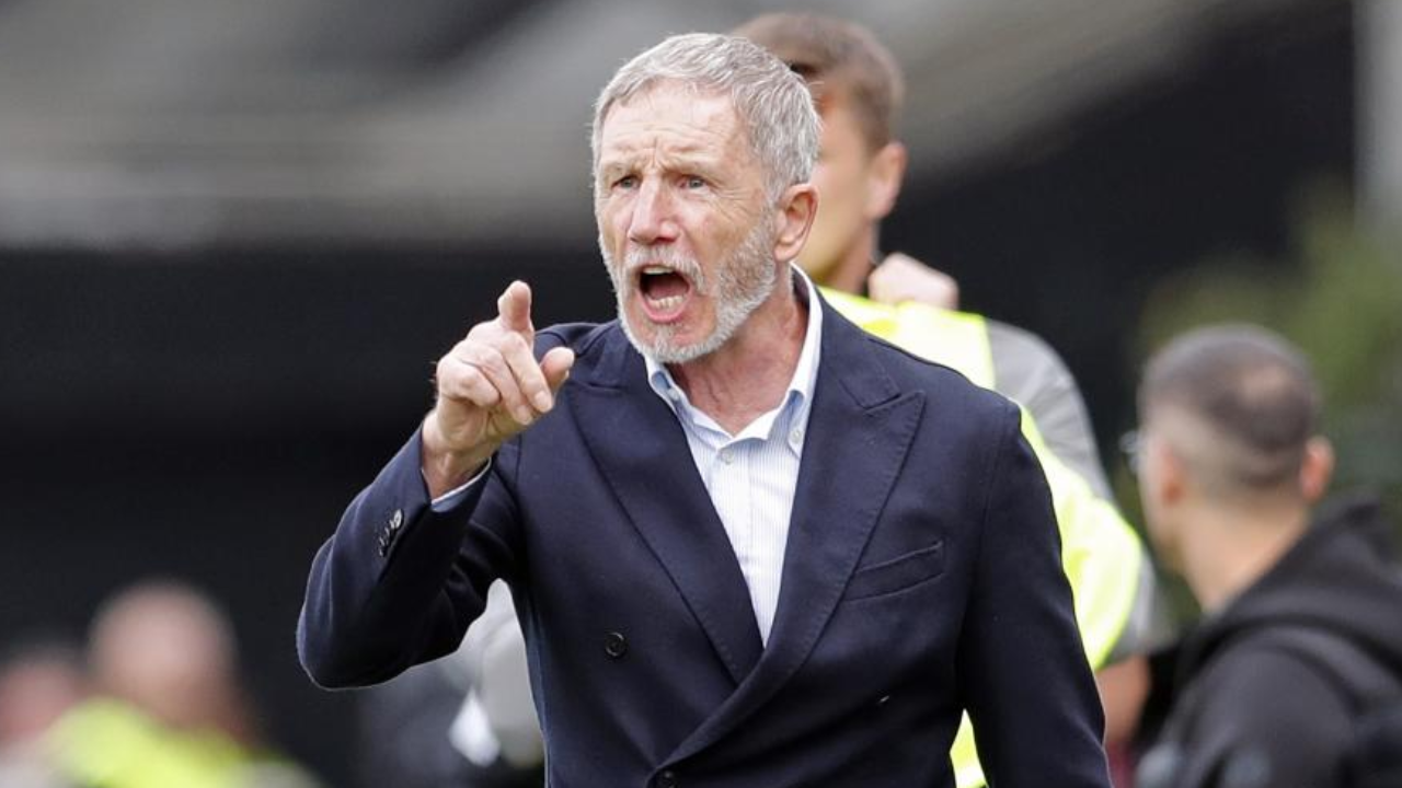 Stuart Baxter no jogo de estreia como treinador do Boavista, frente ao Farense