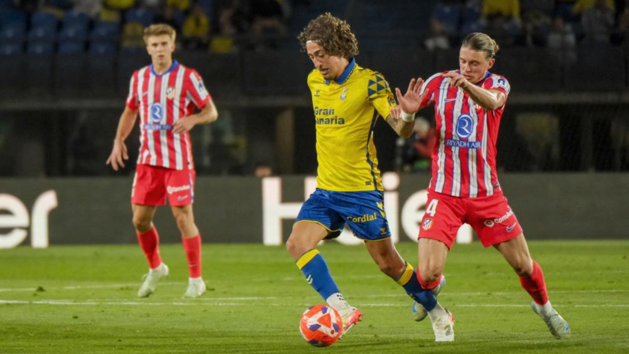Fábio Silva com Conor Gallagher no Las Palmas-Atlético Madrid