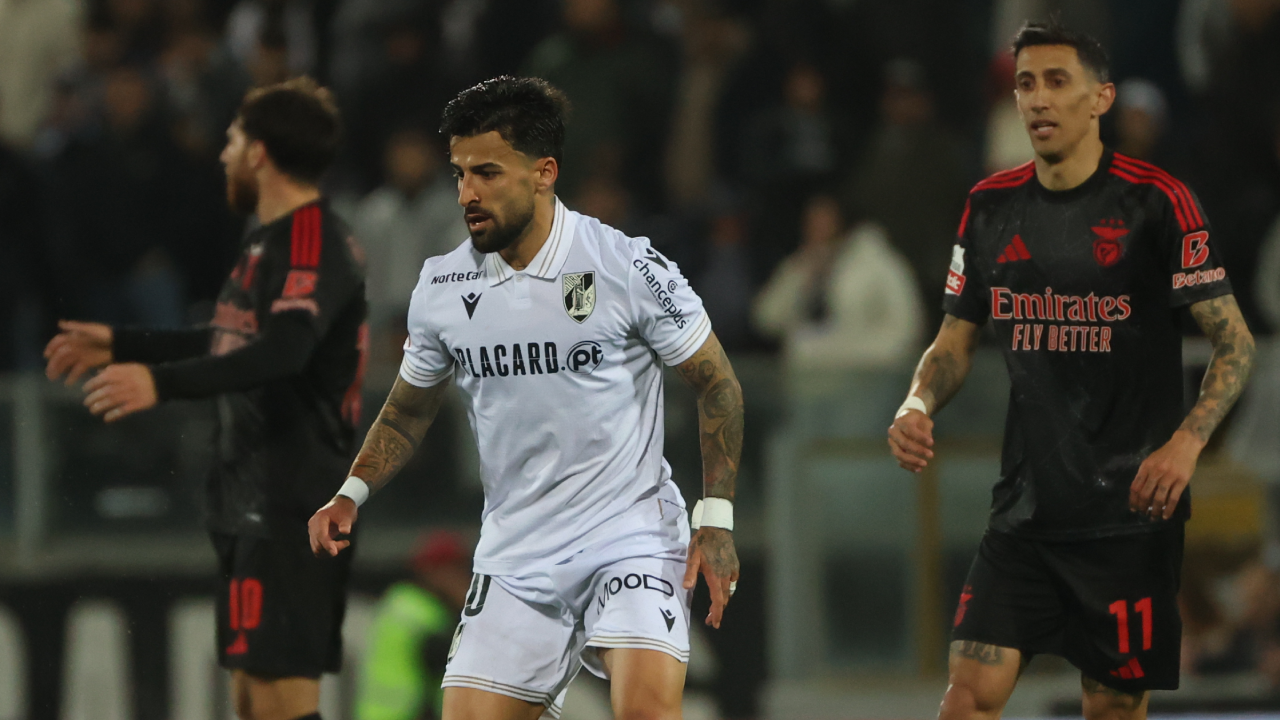 Tiago Silva durante o jogo com o Benfica