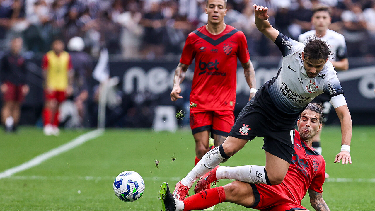 Sérgio Oliveira foi titular