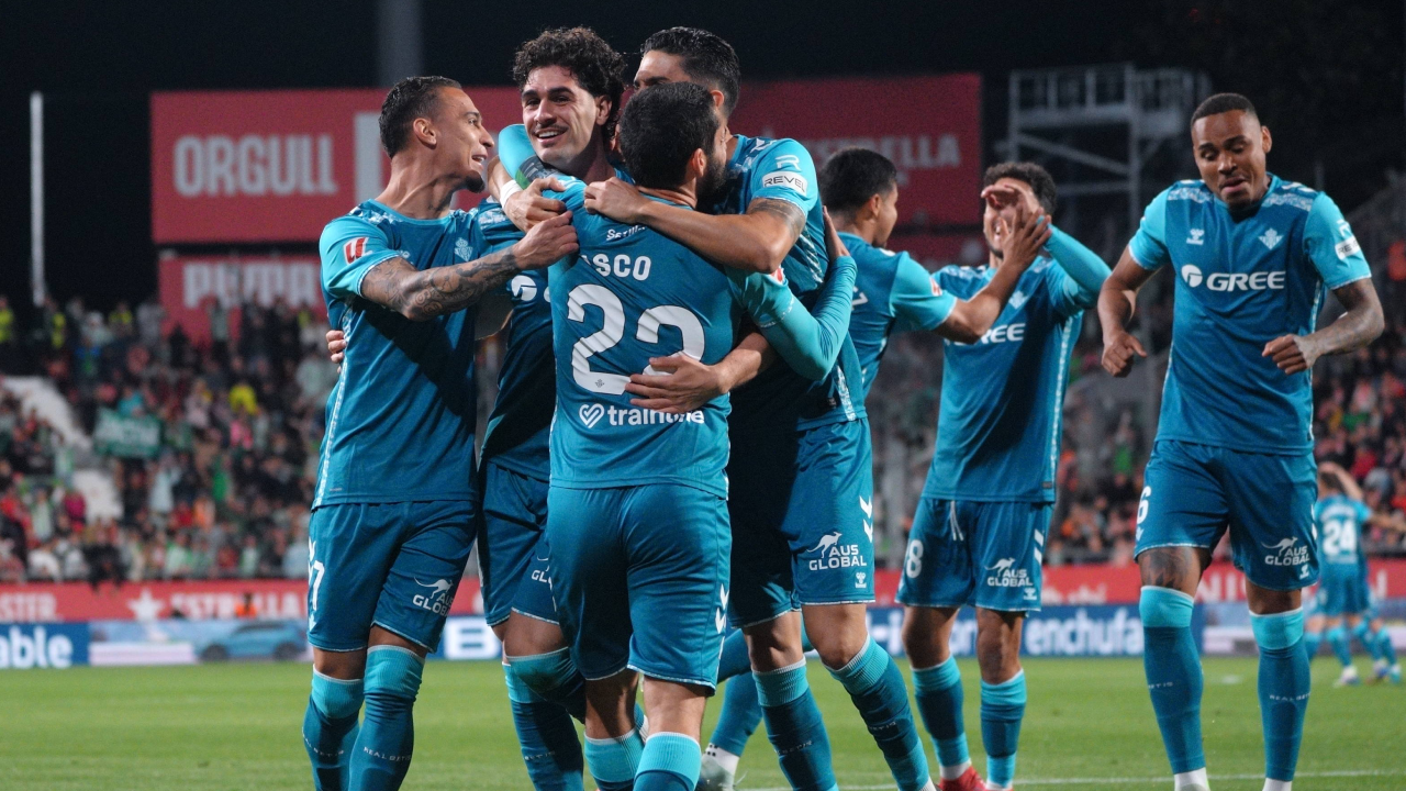 Jogadores do Betis celebram a vitória sobre o Girona