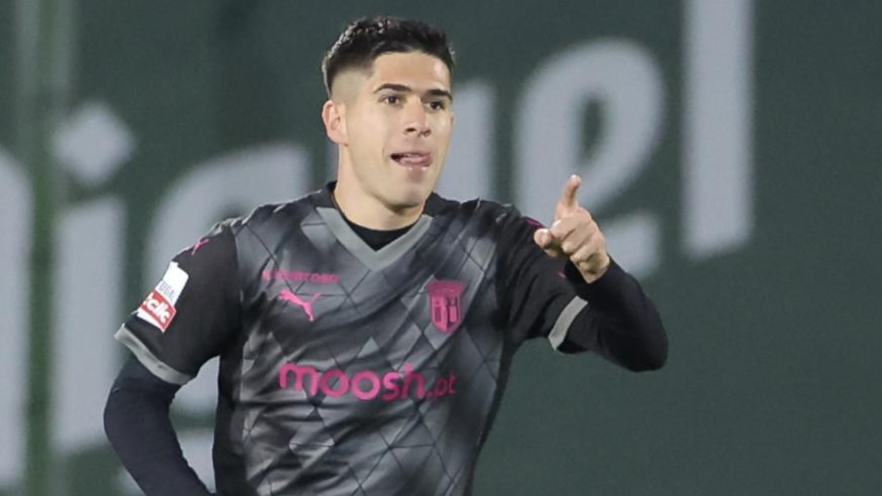 Fran Navarro festeja golo pelo Sp. Braga