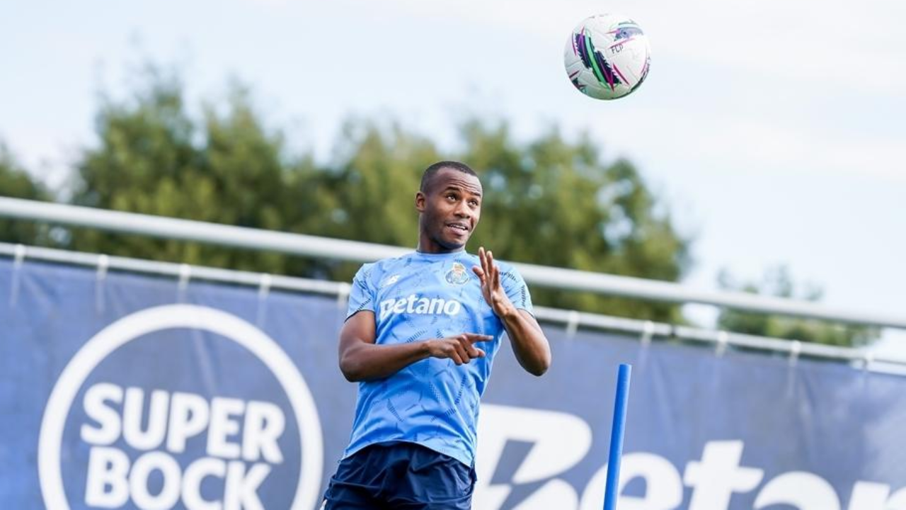 Tiago Djaló durante o treino do FC Porto