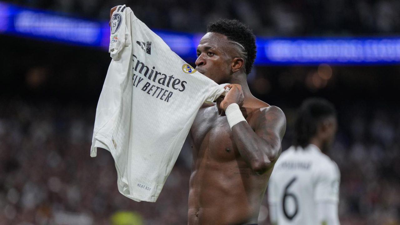 Vinícius Jr. festeja após marcar o 4.º golo do Real Madrid frente ao Borussia Dortmund
