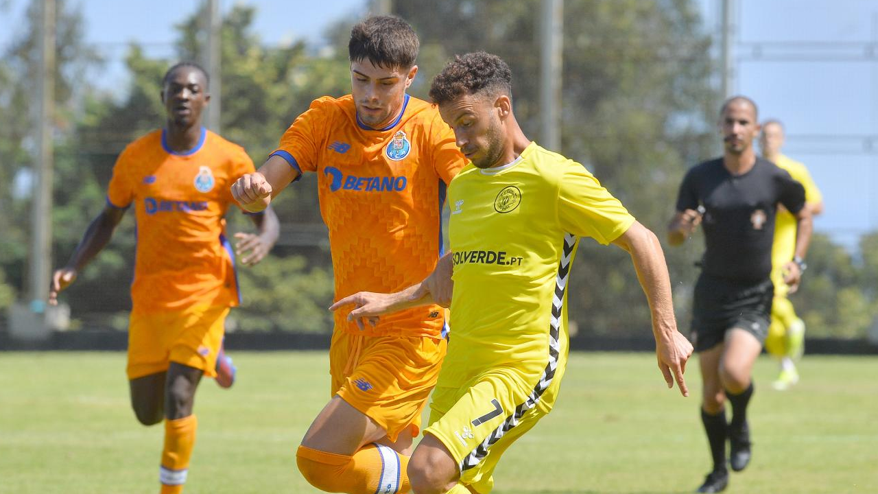 Rúben Macedo (Nacional) frente ao FC Porto B