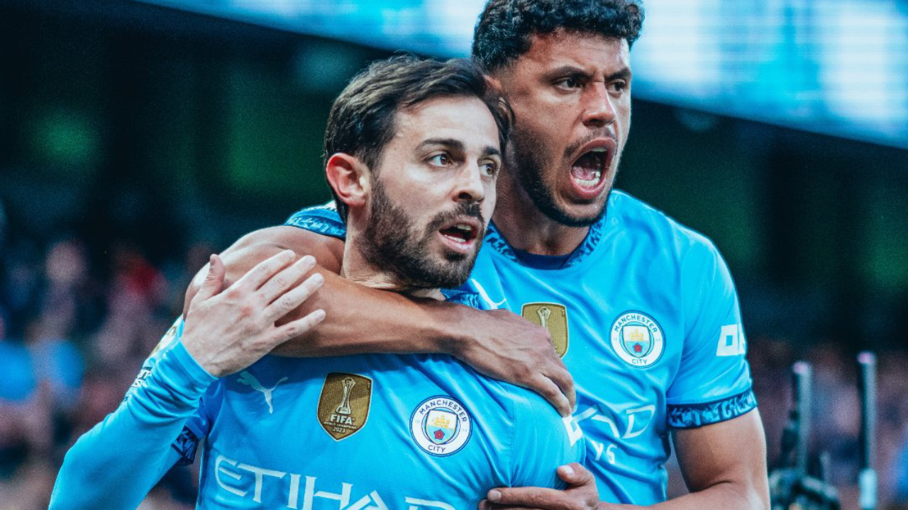Bernardo Silva e Matheus Nunes festejam vitória do Manchester City sobre o Aston Villa