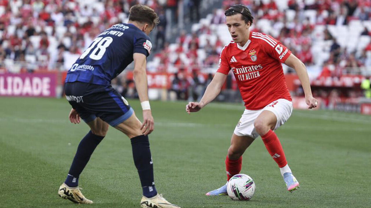 Álvaro Carreras, lateral do Benfica