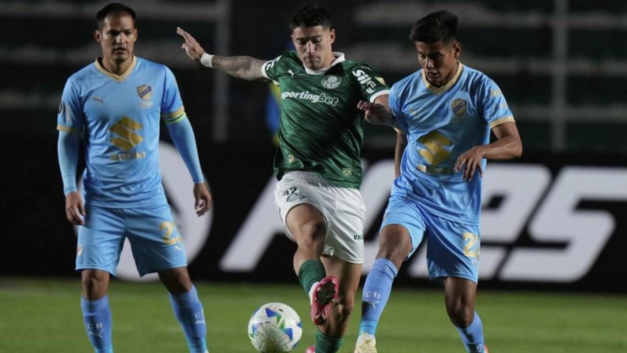 O Palmeiras em ação frente ao Bolívar, em La Paz, na Bolívia