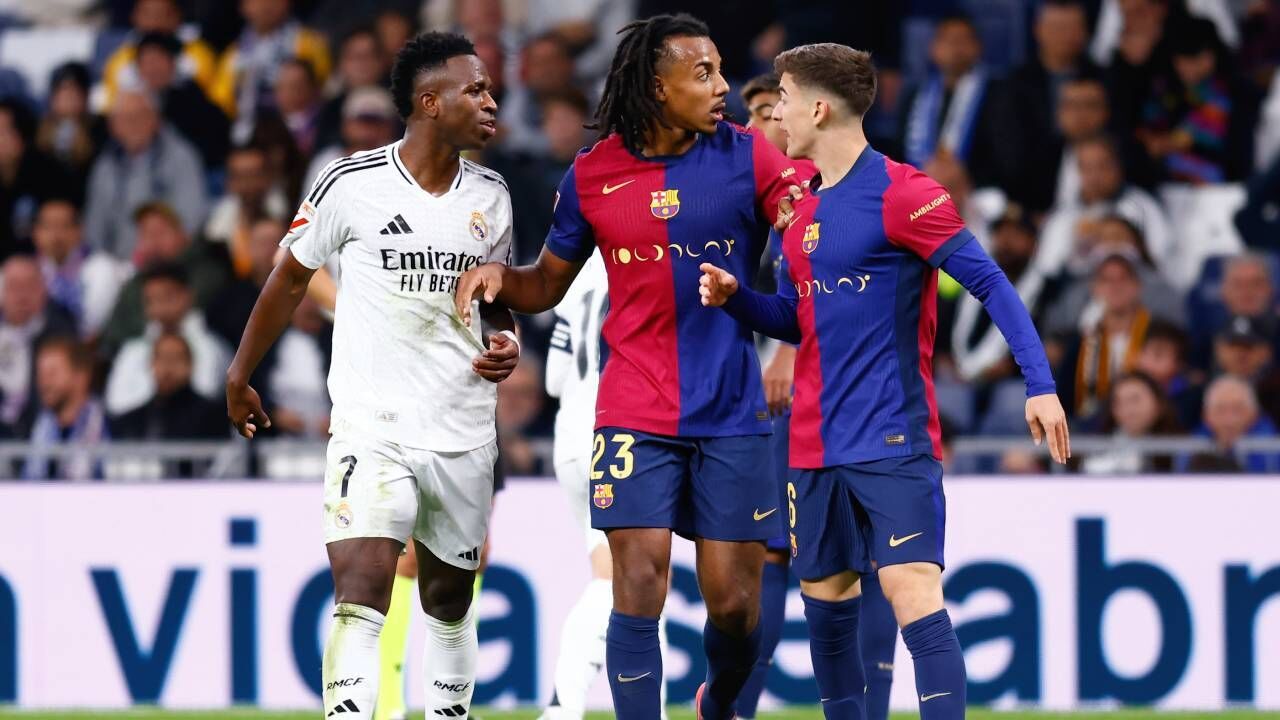 Vinicius Junior com Pablo Martin e Gavi 