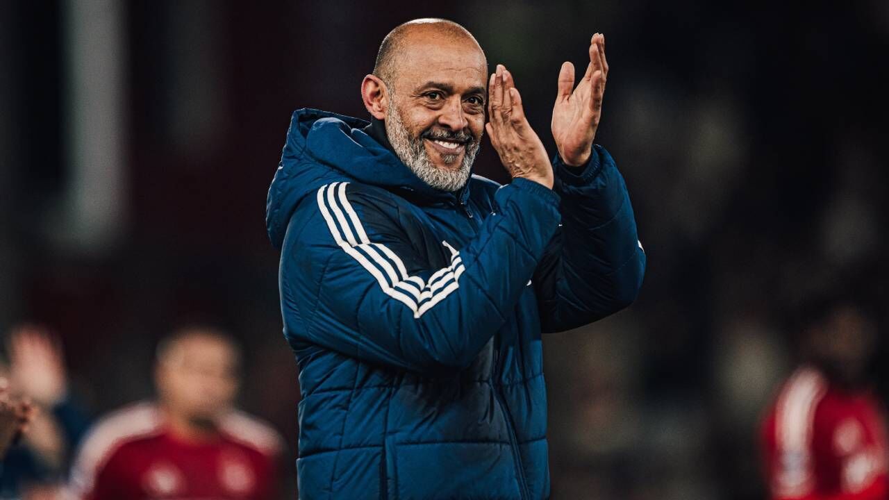 Nuno Espírito Santo sorridente após mais um bom resultado do Nottingham Forest