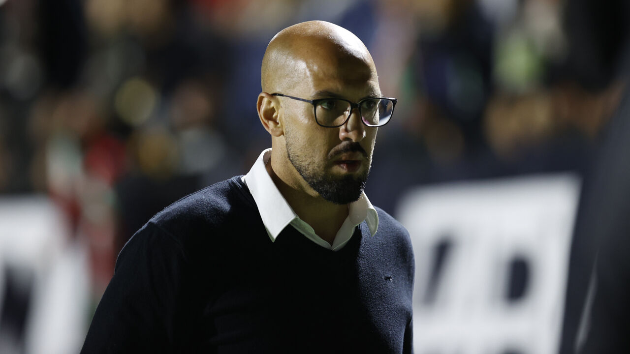 José Faria reage antes do E. Amadora-FC Porto