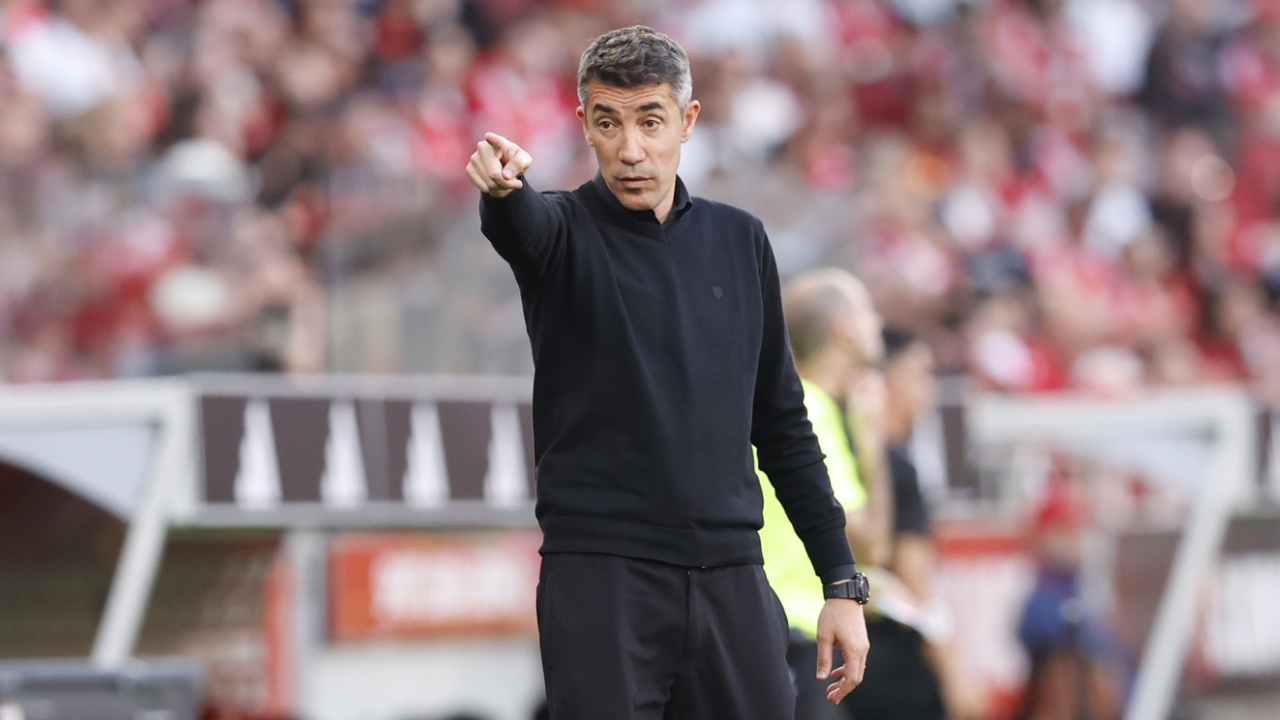 Bruno Lage durante o jogo contra o AVS SAD, no Estádio da Luz