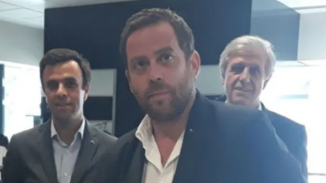 Joaquim Reis (ao centro) volta a ser candidato à presidência da Académica, tal como em 2019