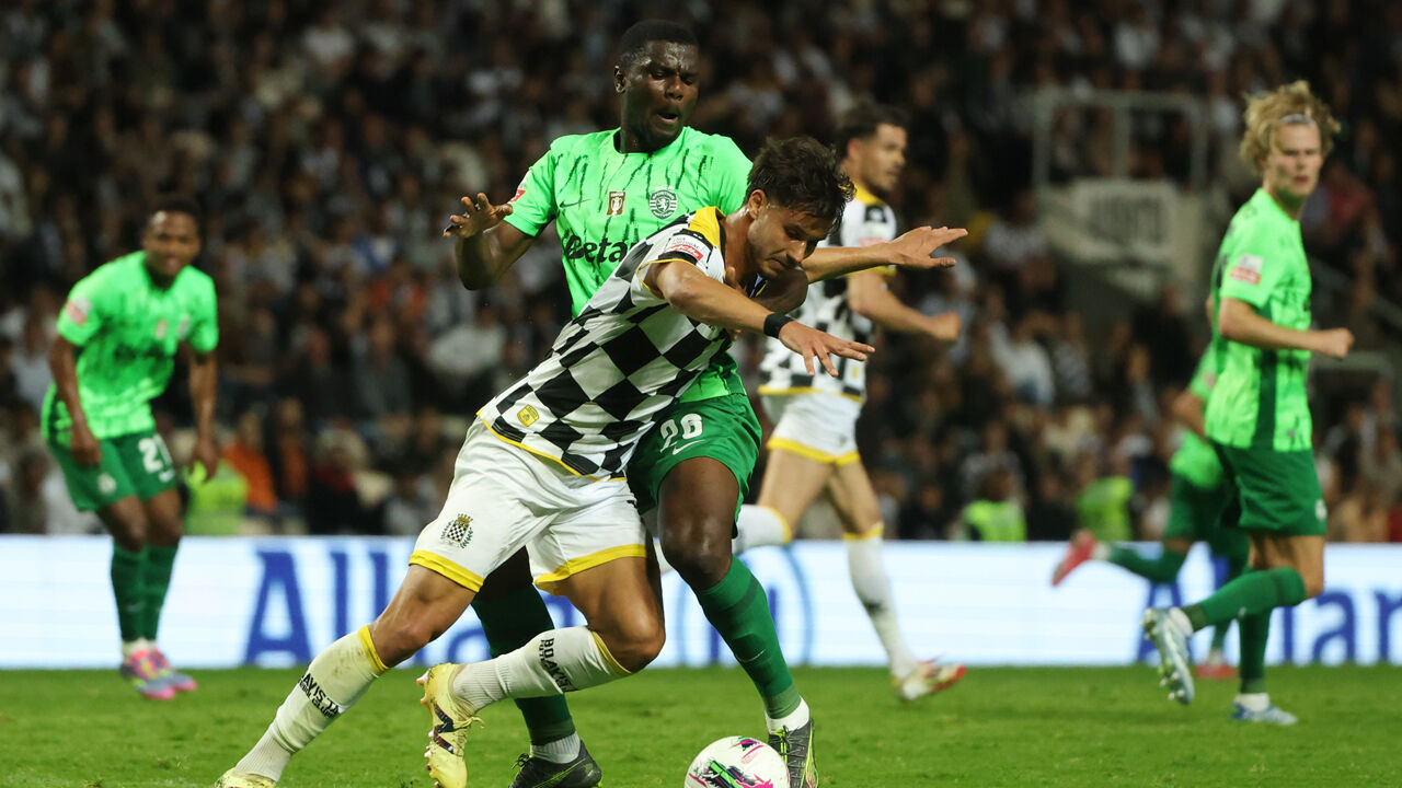 Diomande disputa a bola no jogo com o Boavista