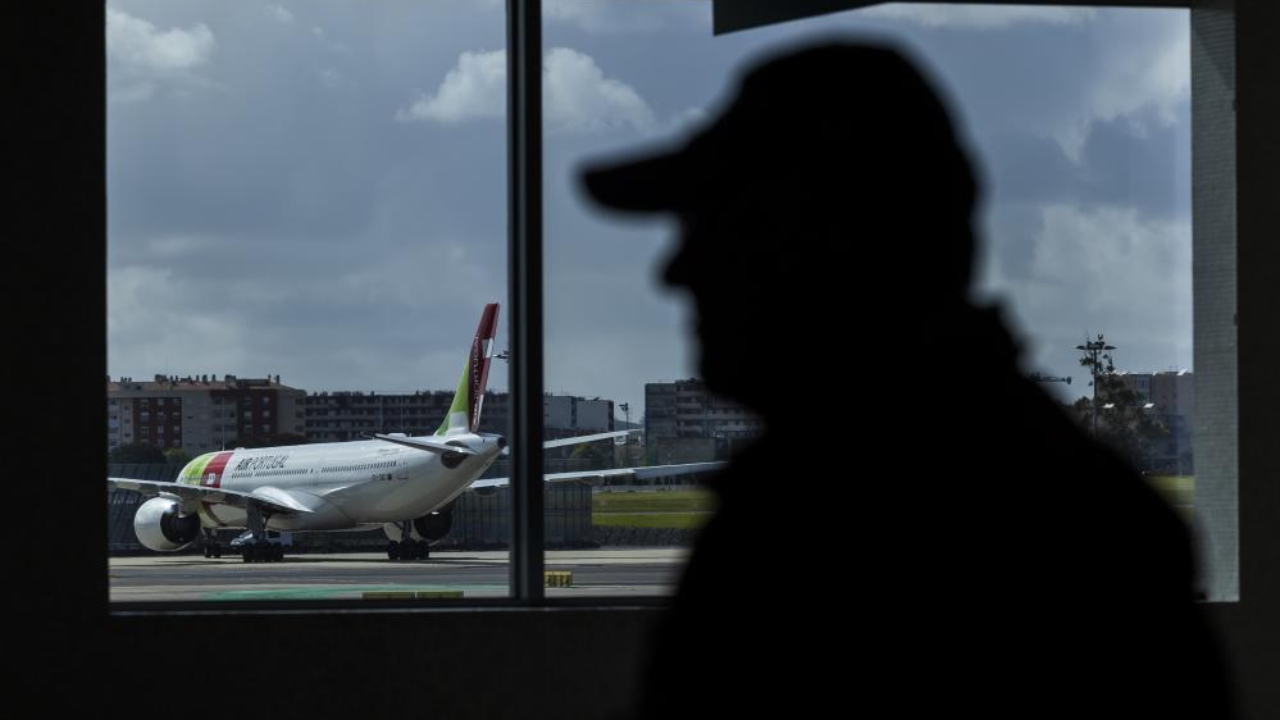 Centenas de voos cancelados em Lisboa e vários desviados