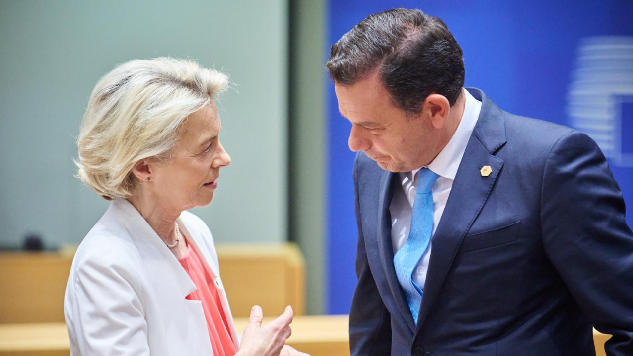 Ursula von der Leyen e Luís Montenegro à conversa