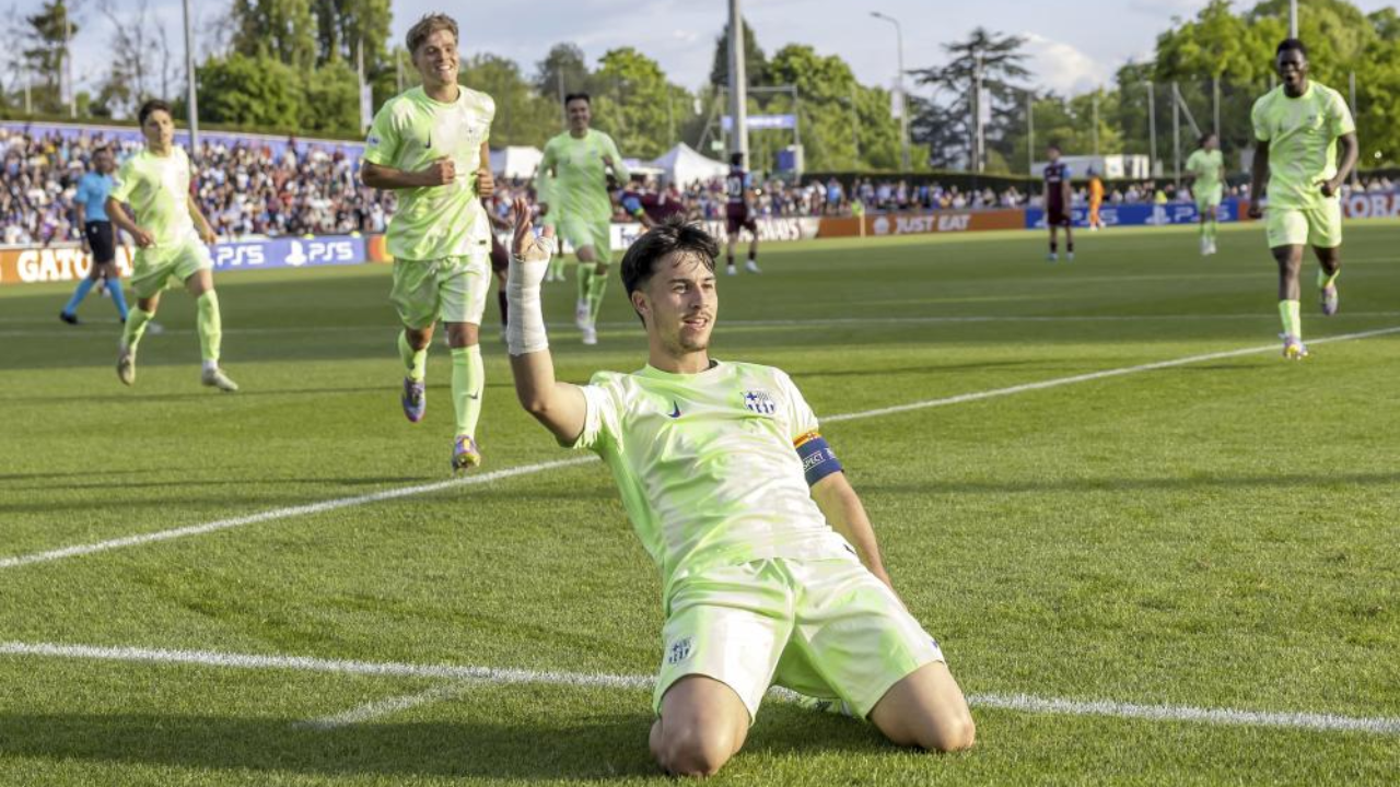 Hugo Alba, Barcelona, festeja o golo na final da UEFA Youth League