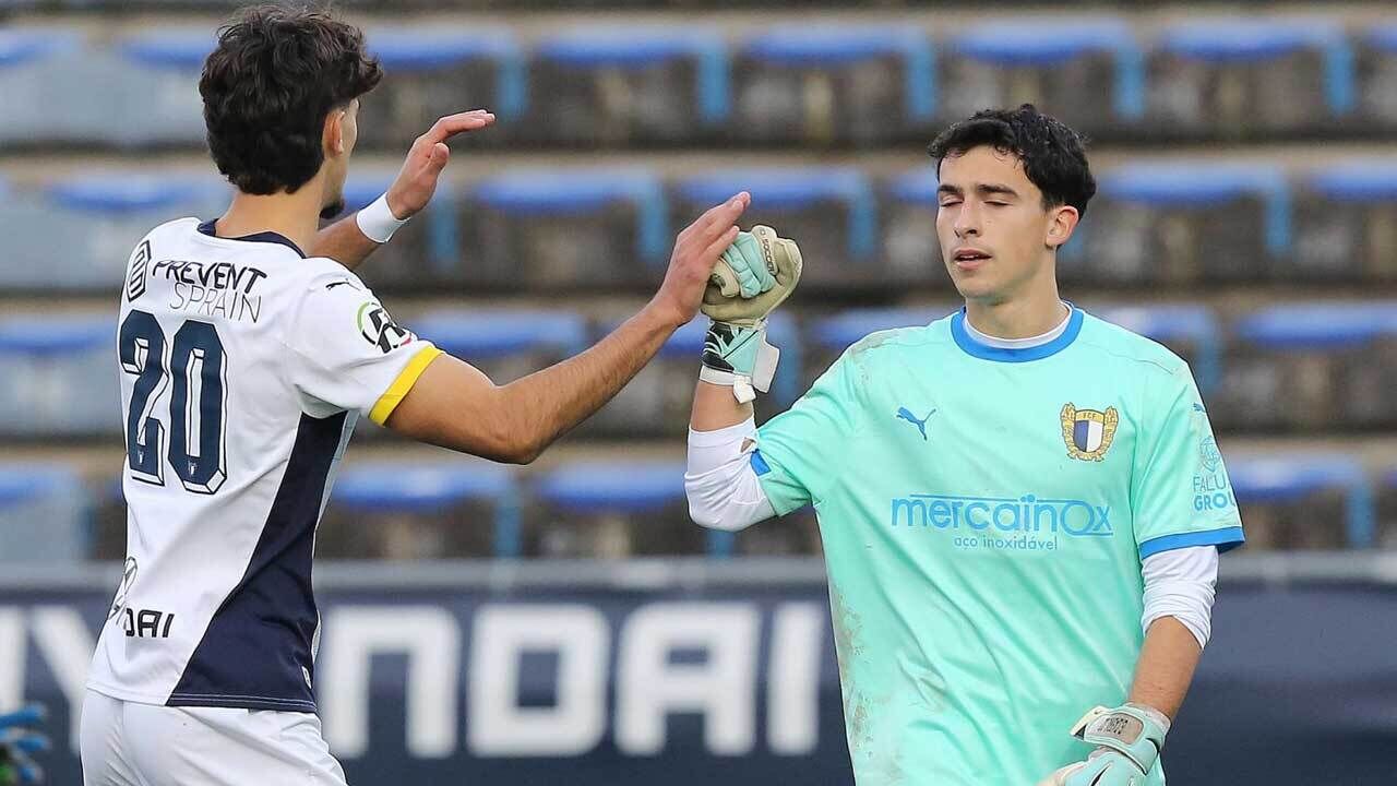 Famalicão e Torreense lutam pelo título