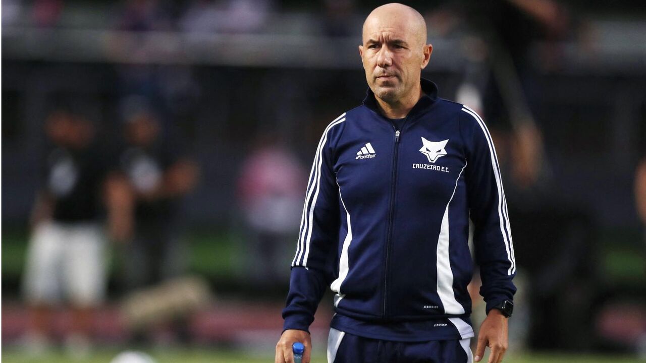 Leonardo Jardim chegou ao Cruzeiro em fevereiro deste ano