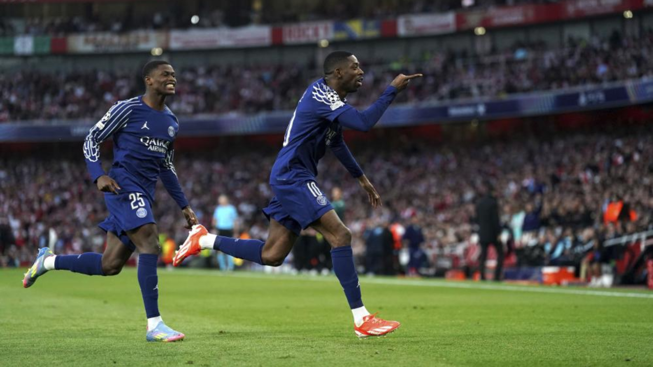 Nuno Mendes celebra o golo de Dembélé frente ao Arsenal