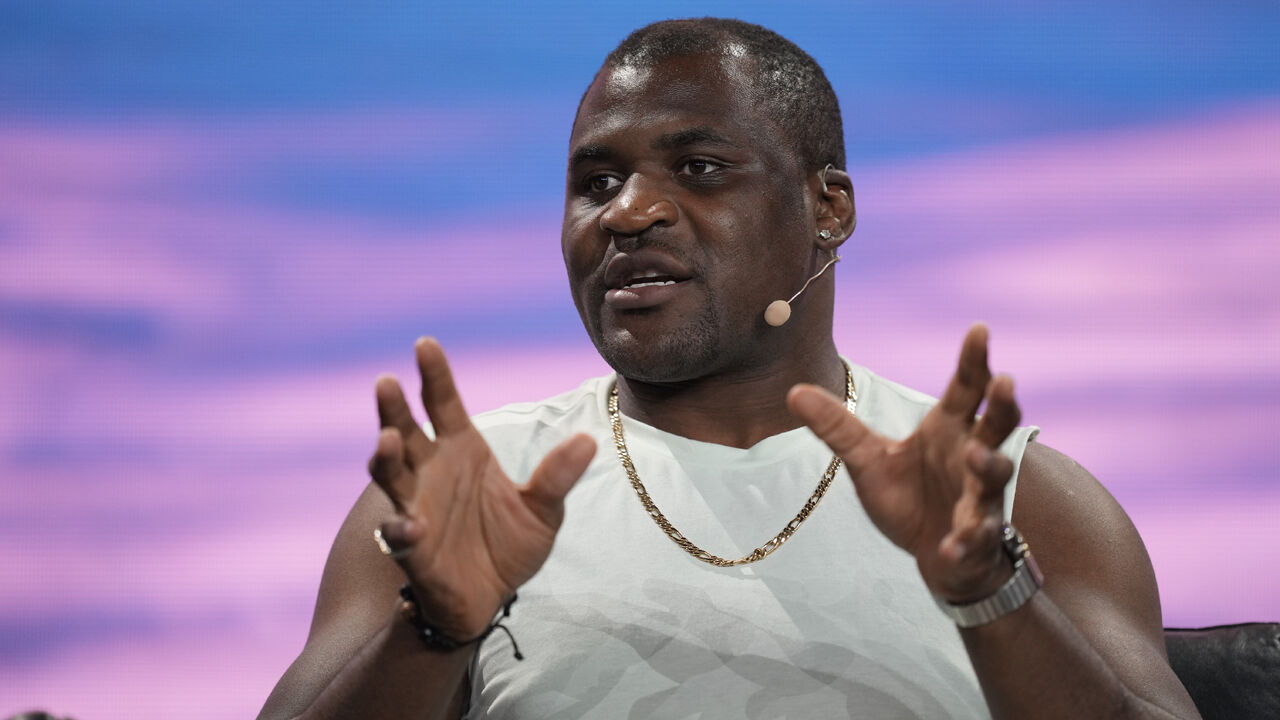 Francis Ngannou esteve envolvido num acidente rodoviário que resultou na morte de uma jovem