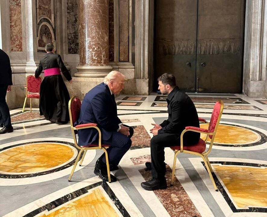 Donald Trump e Volodymyr Zelensky estiveram reunidos antes do funeral do Papa Francisco