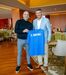 Roberto Martínez recebe camisola personalizada de Rui Coelho, presidente da AF Madeira