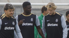 Maxi Araújo (à esquerda), Diomande (ao centro) e Hjulmand (à direita) durante o treino do Sporting